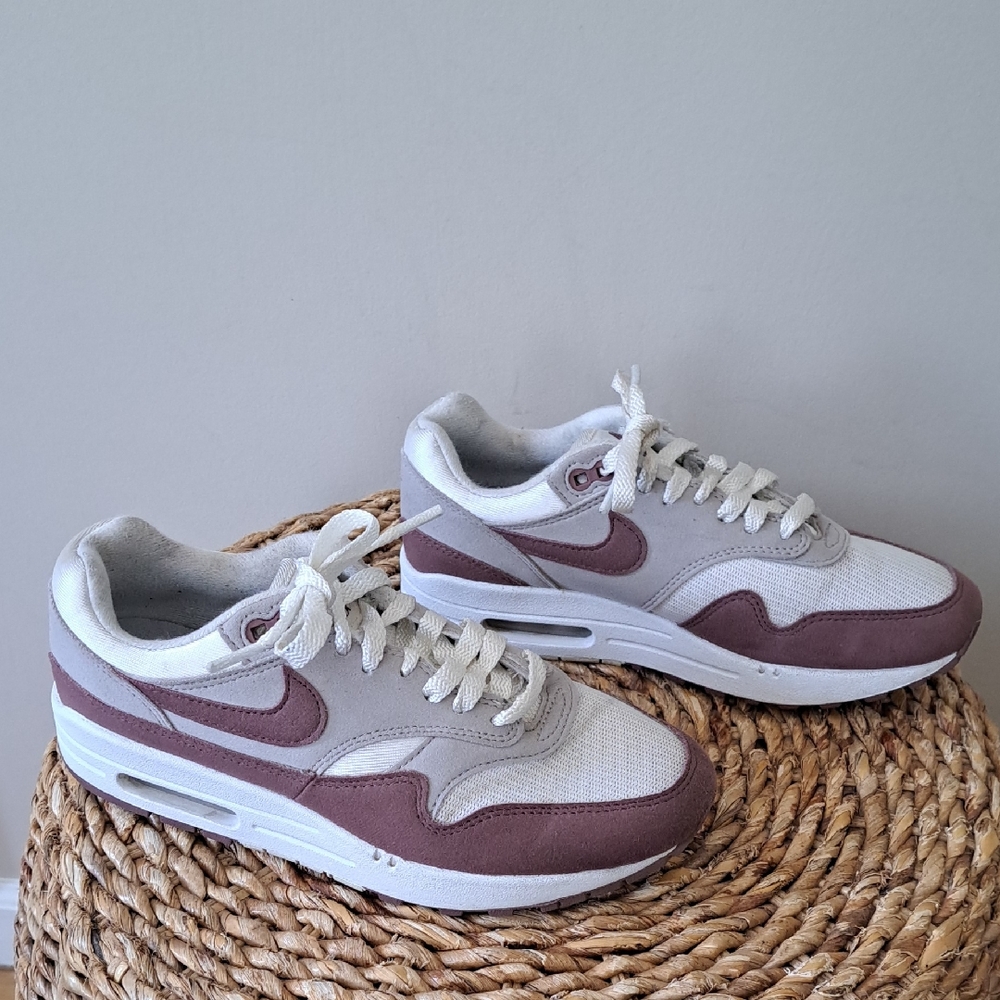 Nike Womens Air Max '87 Low Bubble Athleisure White/Smokey‎ Mauve Sneakers 7